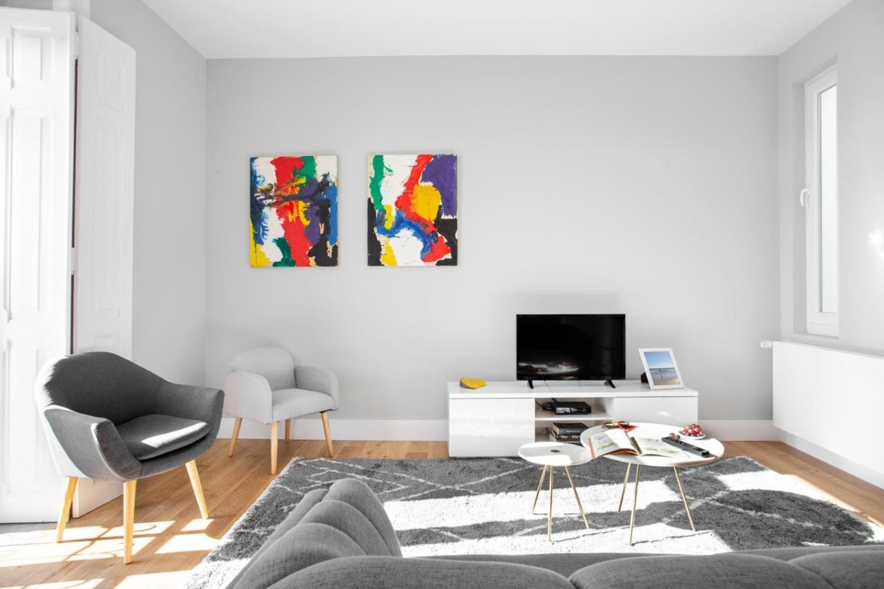 Joivy Marvelous 3-Bed Home With Astonishing View And Terrace, Nearby St George Castle Lisbon Exterior photo