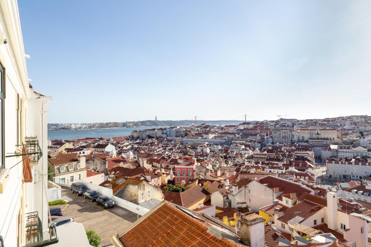 Joivy Marvelous 3-Bed Home With Astonishing View And Terrace, Nearby St George Castle Lisbon Exterior photo
