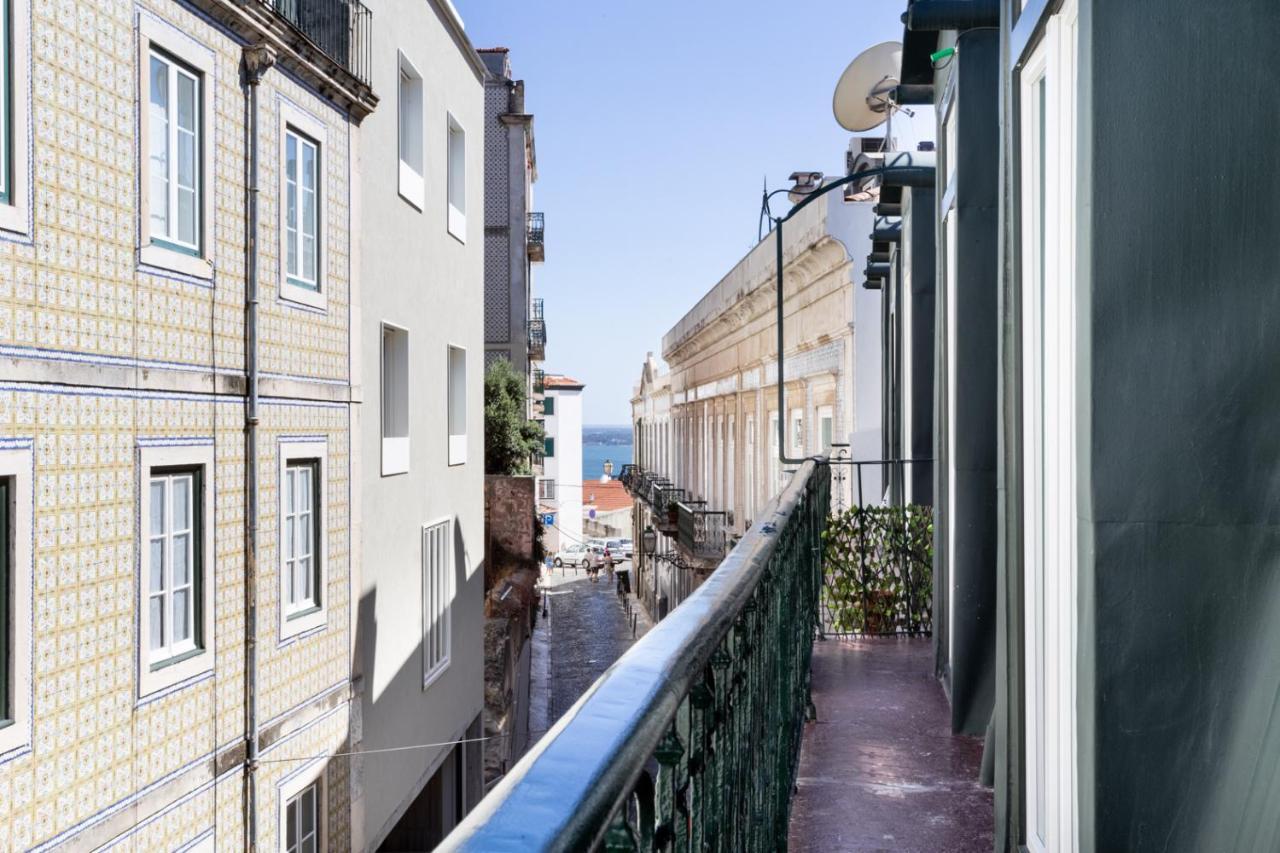 Joivy Marvelous 3-Bed Home With Astonishing View And Terrace, Nearby St George Castle Lisbon Exterior photo