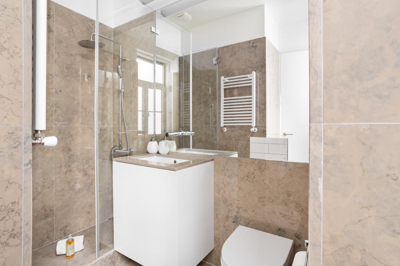 Joivy Marvelous 3-Bed Home With Astonishing View And Terrace, Nearby St George Castle Lisbon Exterior photo